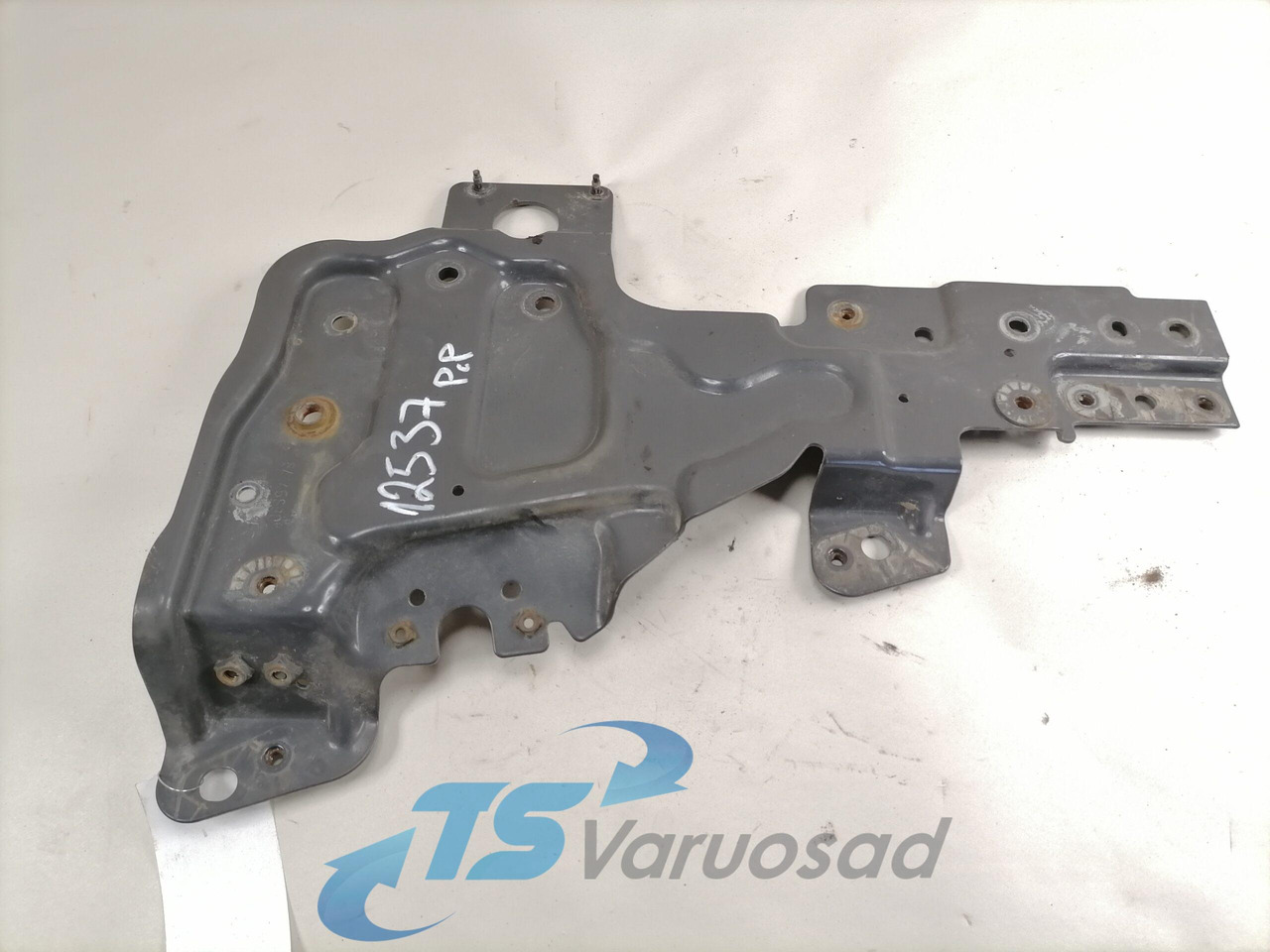 Volvo Light bracket 84146830 - Lights/ Lighting for Truck: picture 2 Volvo Light bracket 84146830 - Lights/ Lighting for Truck: picture 2