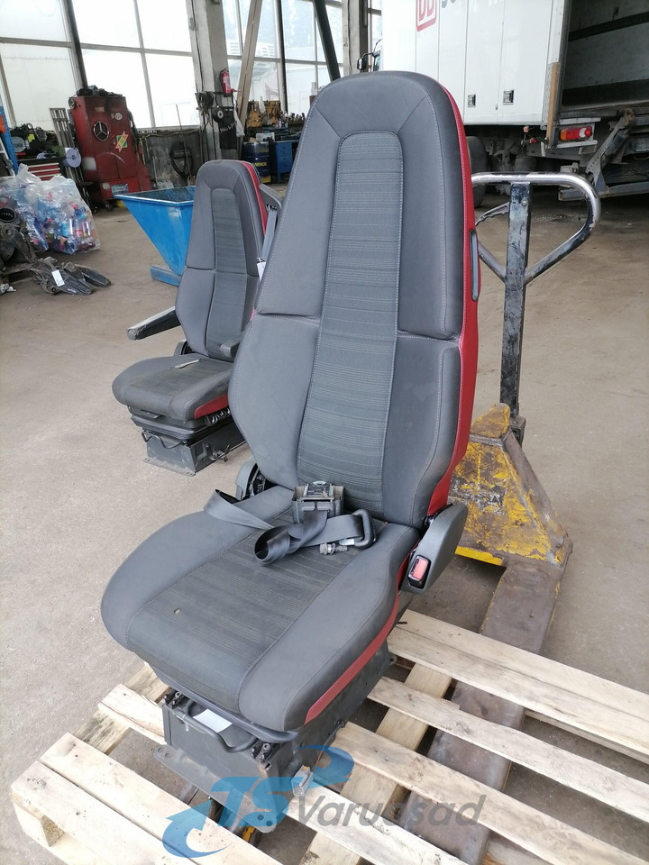 Volvo Passenger seat 82201647 - Seat for Truck: picture 2 Volvo Passenger seat 82201647 - Seat for Truck: picture 2