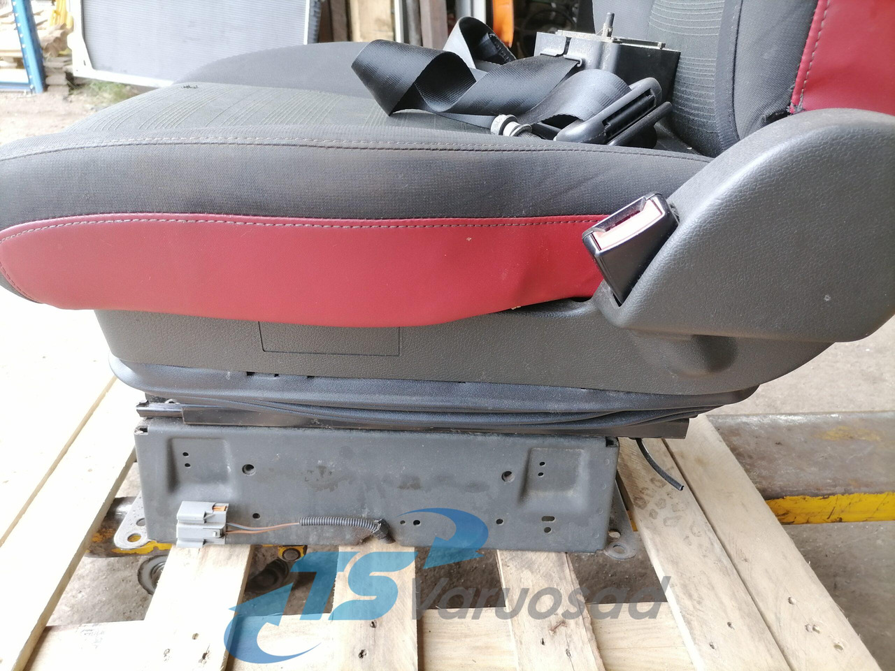 Volvo Passenger seat 82201647 - Seat for Truck: picture 3 Volvo Passenger seat 82201647 - Seat for Truck: picture 3