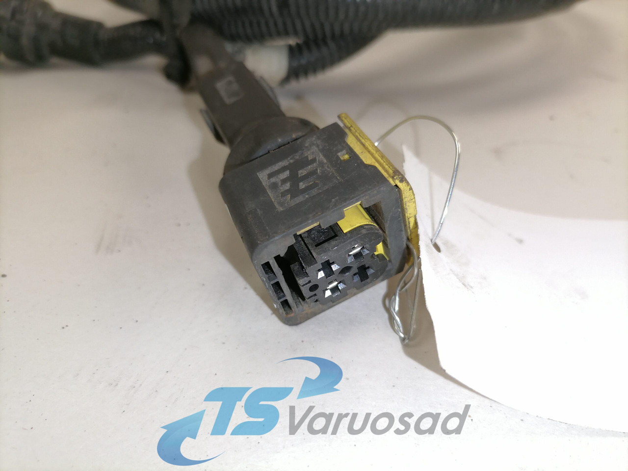 Volvo Raami juhtmestik 21931383 - Universal part for Truck: picture 3 Volvo Raami juhtmestik 21931383 - Universal part for Truck: picture 3