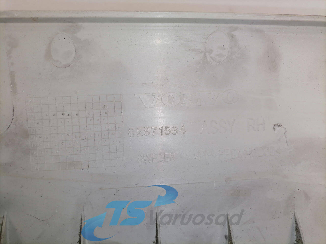 Volvo Salongi plastik 82871534 - Universal part for Truck: picture 2 Volvo Salongi plastik 82871534 - Universal part for Truck: picture 2