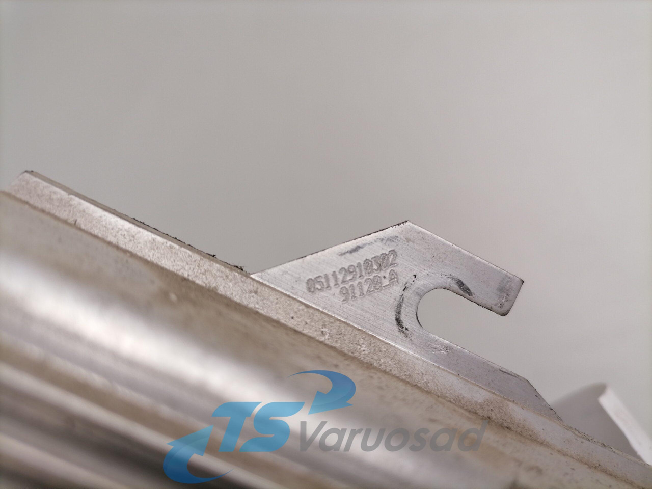 Volvo Voltage converter 7420880230 - Electrical system for Truck: picture 4 Volvo Voltage converter 7420880230 - Electrical system for Truck: picture 4