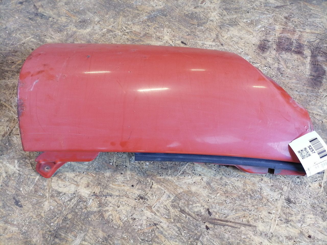 Volvo Volvo kabiini nurgapõsk, vasak 20379171 - Grill for Truck: picture 2 Volvo Volvo kabiini nurgapõsk, vasak 20379171 - Grill for Truck: picture 2