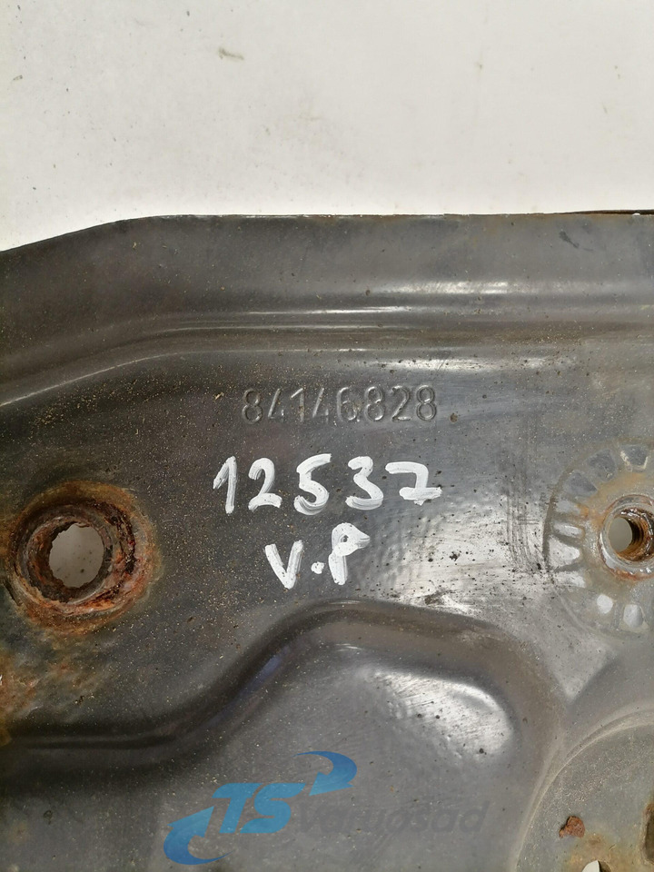 Volvo light bracket 84146828 - Lights/ Lighting for Truck: picture 3 Volvo light bracket 84146828 - Lights/ Lighting for Truck: picture 3