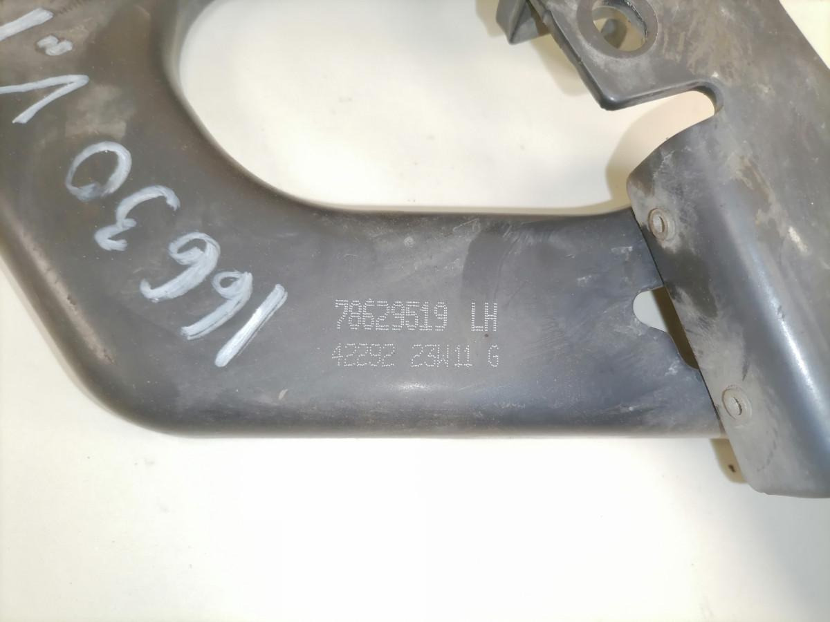 Volvo lower grille carrier hinge 78629519 - Grill for Truck: picture 4 Volvo lower grille carrier hinge 78629519 - Grill for Truck: picture 4