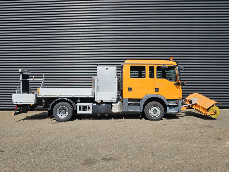 MAN TGM 15.240 BL / TIPPER / DOKA / VEEG / SWEEPER - Road sweeper: picture 3 MAN TGM 15.240 BL / TIPPER / DOKA / VEEG / SWEEPER - Road sweeper: picture 3
