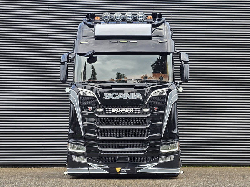 Scania S580 V8 / 4x2 / FULL AIR / RETARDER - Tractor unit: picture 2 Scania S580 V8 / 4x2 / FULL AIR / RETARDER - Tractor unit: picture 2