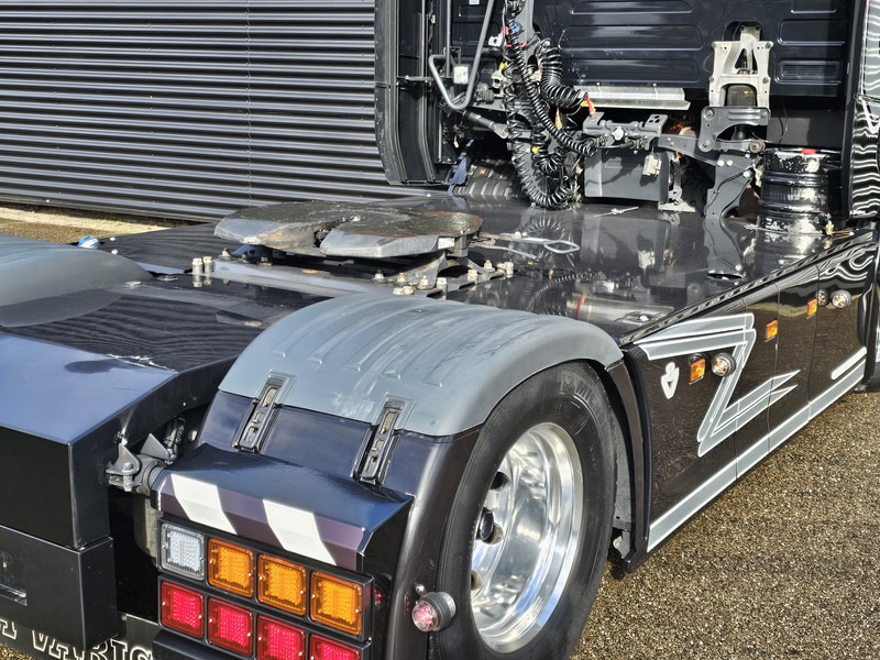 Scania S580 V8 / 4x2 / FULL AIR / RETARDER - Tractor unit: picture 5 Scania S580 V8 / 4x2 / FULL AIR / RETARDER - Tractor unit: picture 5