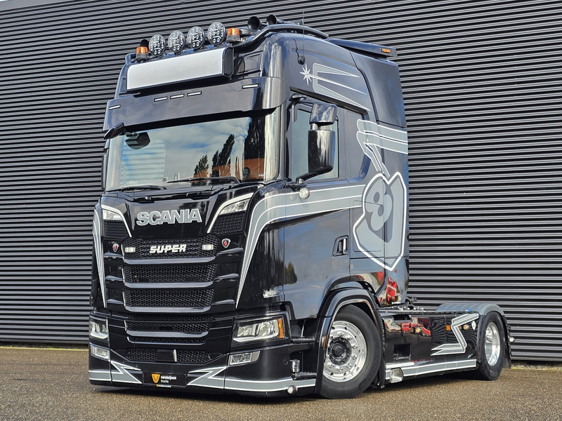 Scania S580 V8 / 4x2 / FULL AIR / RETARDER - Tractor unit: picture 1 Scania S580 V8 / 4x2 / FULL AIR / RETARDER - Tractor unit: picture 1