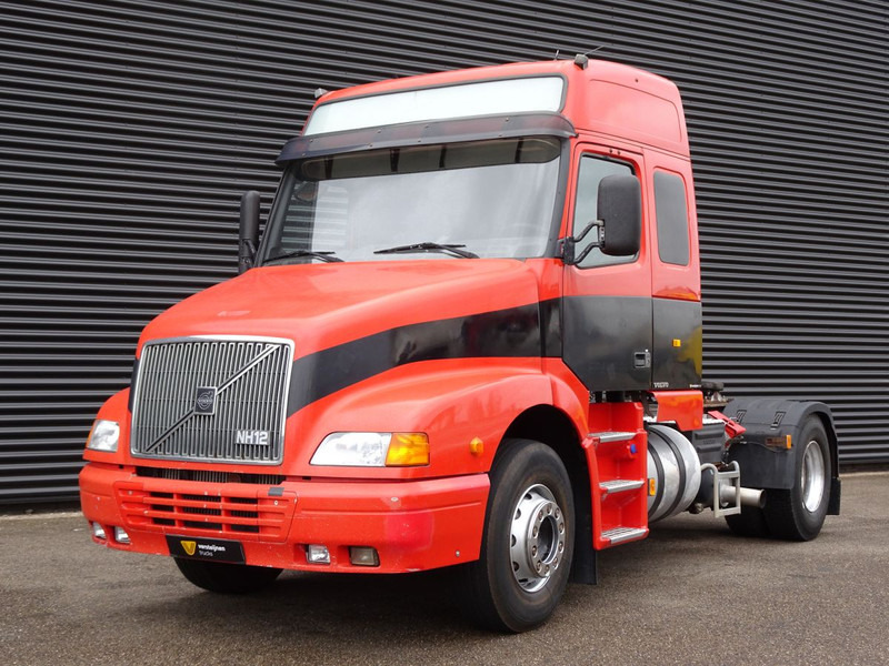 Tractor unit Volvo NH 12.460 / 4x2 / GLOBETROTTER / MANUAL GEARBOX: picture 1