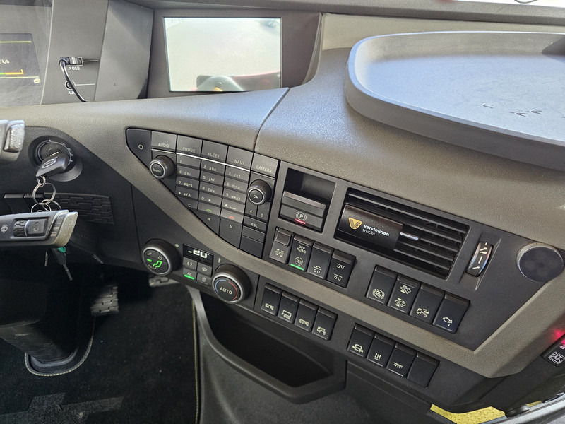 Dropside/ Flatbed truck, Crane truck Volvo FH 16.650 8x4 / HIAB 105 t/m CRANE / KRAN: picture 19 Dropside/ Flatbed truck, Crane truck Volvo FH 16.650 8x4 / HIAB 105 t/m CRANE / KRAN: picture 19