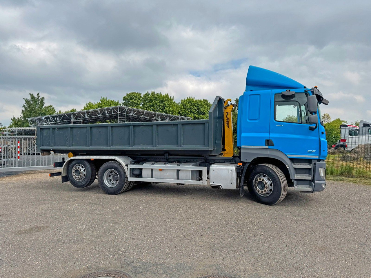 DAF CF 480 6X2 Abroller Funk 8 Stück neue Pirelli DAF CF 480 6X2 Abroller Funk 8 Stück neue Pirelli - Hook lift truck: picture 1 DAF CF 480 6X2 Abroller Funk 8 Stück neue Pirelli DAF CF 480 6X2 Abroller Funk 8 Stück neue Pirelli - Hook lift truck: picture 1