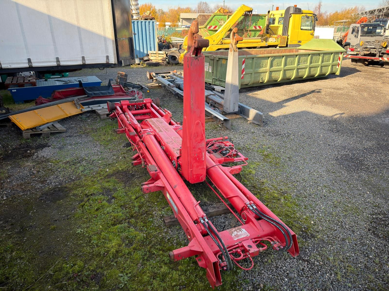 Meiller Abrollaufbau für 6X4 mit 3,90 Radstand Meiller RK 20.55 Abroll-Aufbau für 6X4 RS: 3,90m - Hook lift truck: picture 3 Meiller Abrollaufbau für 6X4 mit 3,90 Radstand Meiller RK 20.55 Abroll-Aufbau für 6X4 RS: 3,90m - Hook lift truck: picture 3