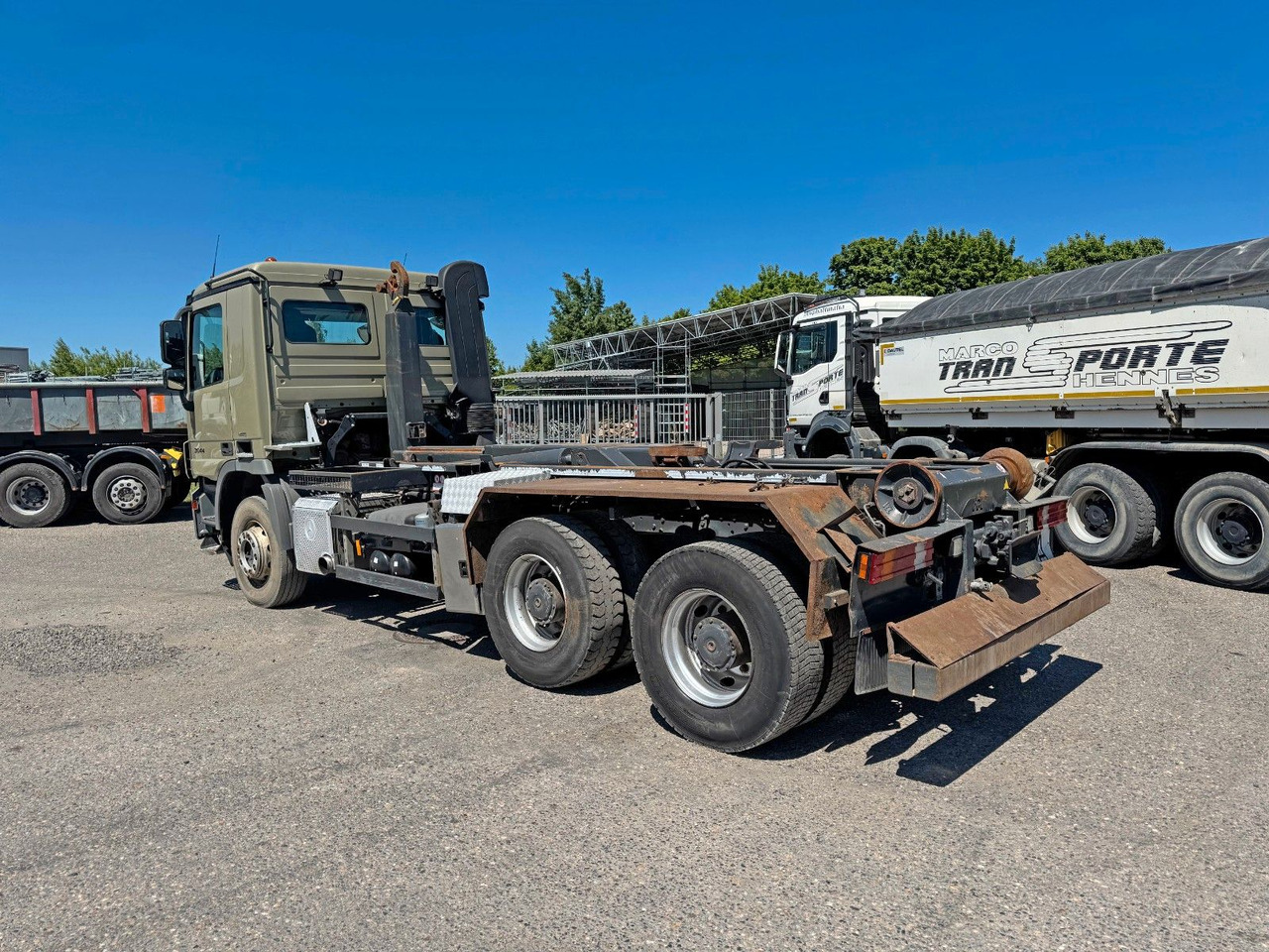 Mercedes-Benz 2644 6X4 VDL Abroller mit 3,90 Radstand Blatt BL - Hook lift truck: picture 1 Mercedes-Benz 2644 6X4 VDL Abroller mit 3,90 Radstand Blatt BL - Hook lift truck: picture 1