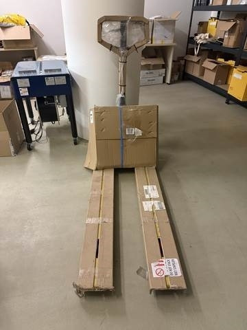 Yale 1100 - Pallet truck: picture 1 Yale 1100 - Pallet truck: picture 1