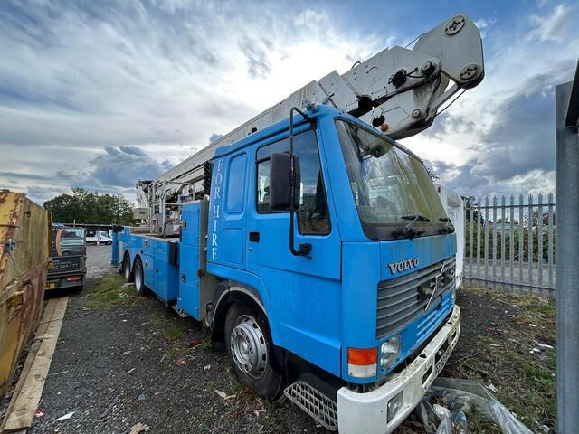 Volvo FL10 - Crane truck: picture 5 Volvo FL10 - Crane truck: picture 5