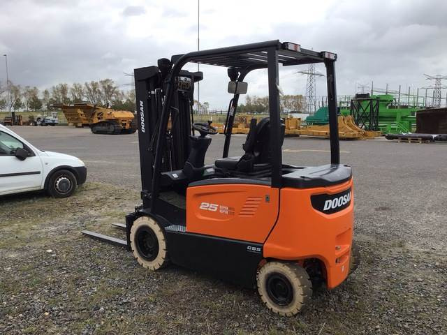 Doosan B25X-7 PLUS - Electric forklift: picture 2 Doosan B25X-7 PLUS - Electric forklift: picture 2