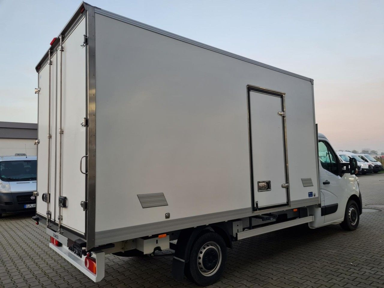 Renault Master 3.5t Möbel Koffer KLIMA LUFTFEDERUNG TEMP - Box van: picture 4 Renault Master 3.5t Möbel Koffer KLIMA LUFTFEDERUNG TEMP - Box van: picture 4