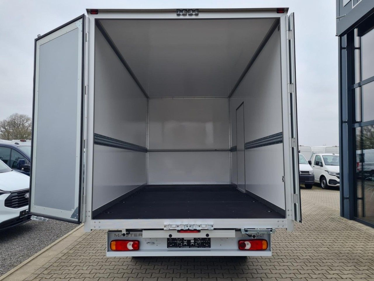 Renault New Master 35 Möbel Koffer KLIMA LUFTFEDER TEMPO - Box van: picture 5 Renault New Master 35 Möbel Koffer KLIMA LUFTFEDER TEMPO - Box van: picture 5
