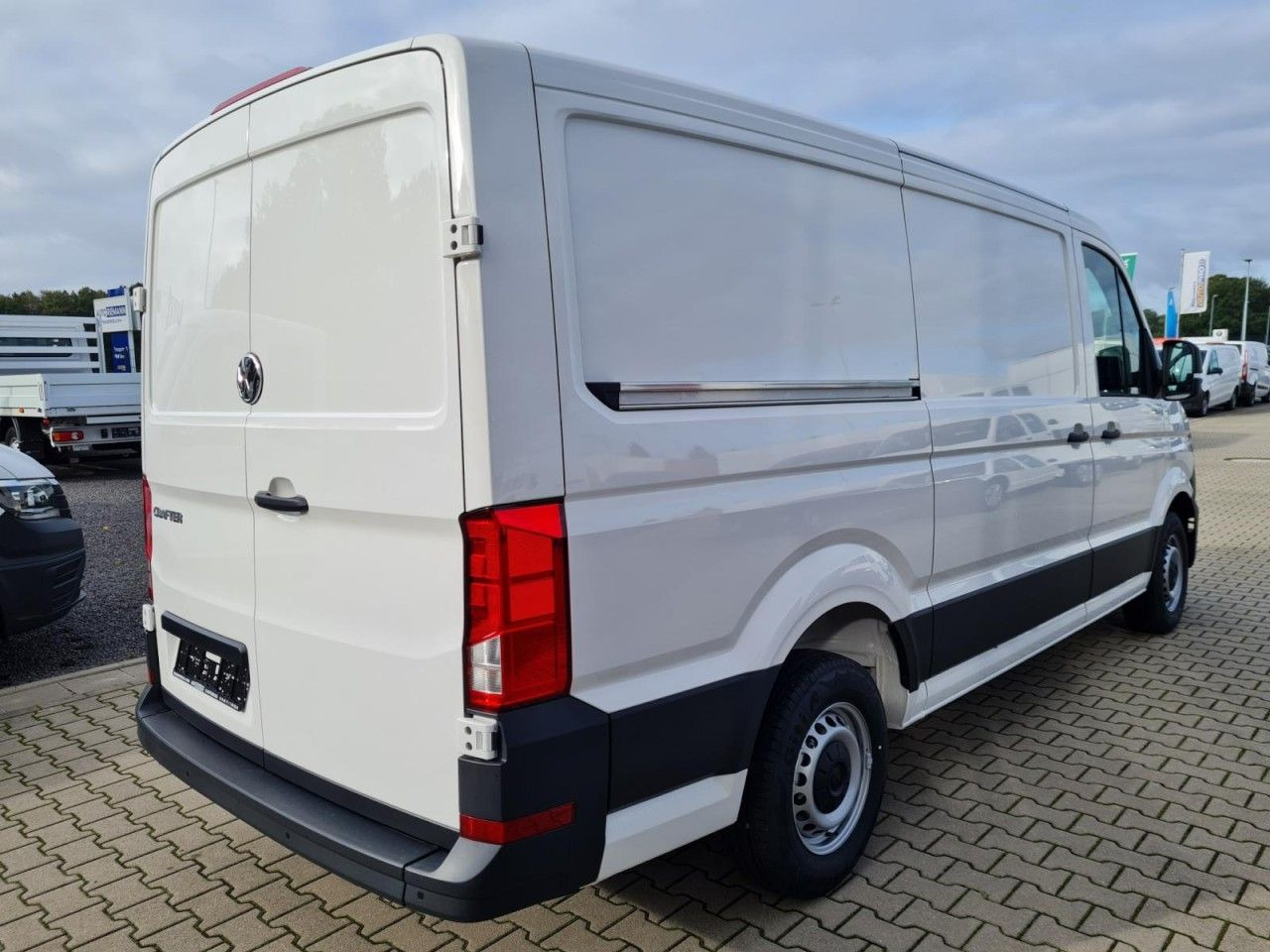 Volkswagen Crafter Kasten TDI MR L3H2 KLIMA TEMPOMAT - Small van: picture 4 Volkswagen Crafter Kasten TDI MR L3H2 KLIMA TEMPOMAT - Small van: picture 4
