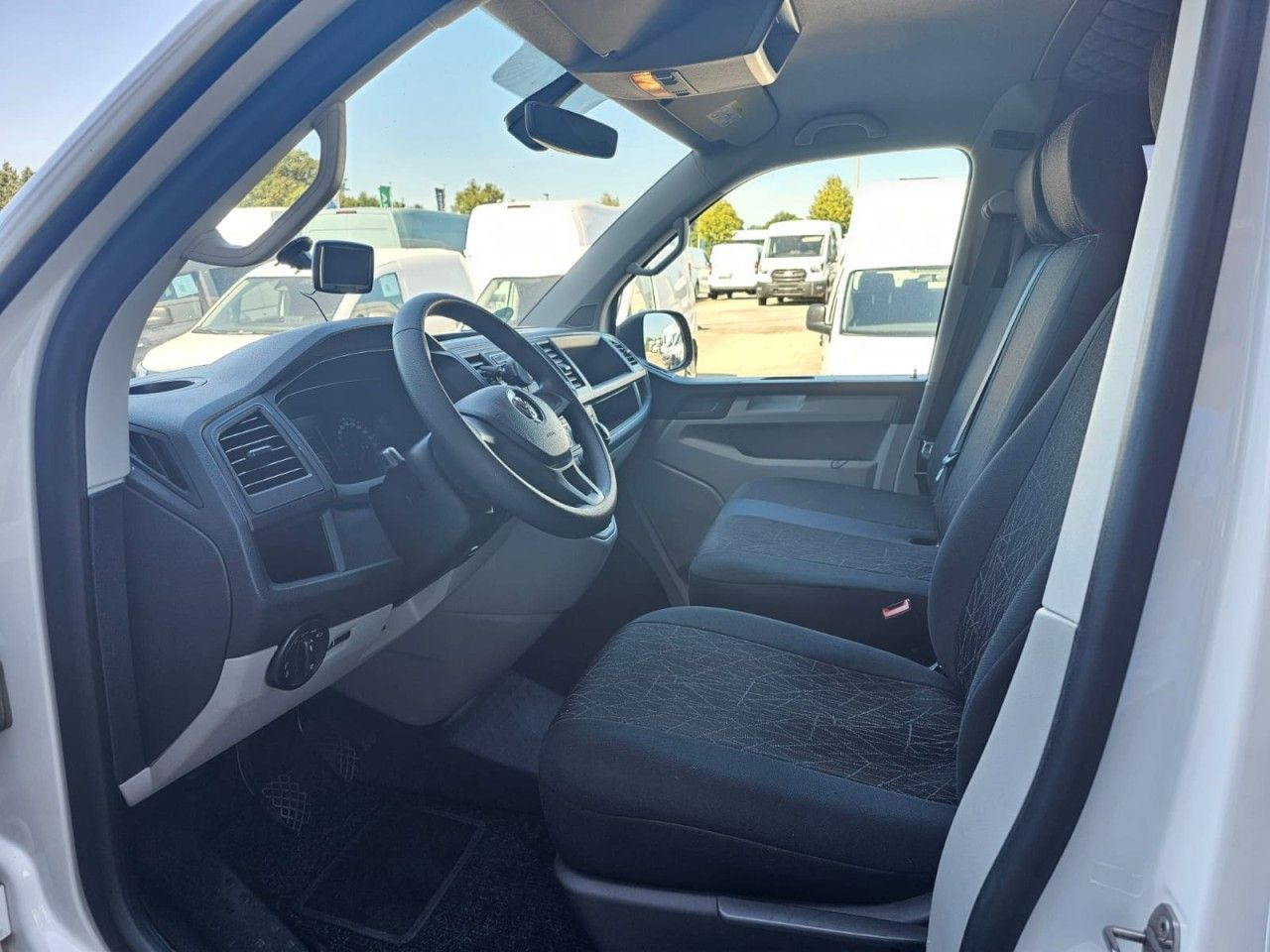 Volkswagen T6 Camper 2.0 TDI AHK KAMERA ZUSATZBATTERIE - Camper van: picture 4 Volkswagen T6 Camper 2.0 TDI AHK KAMERA ZUSATZBATTERIE - Camper van: picture 4
