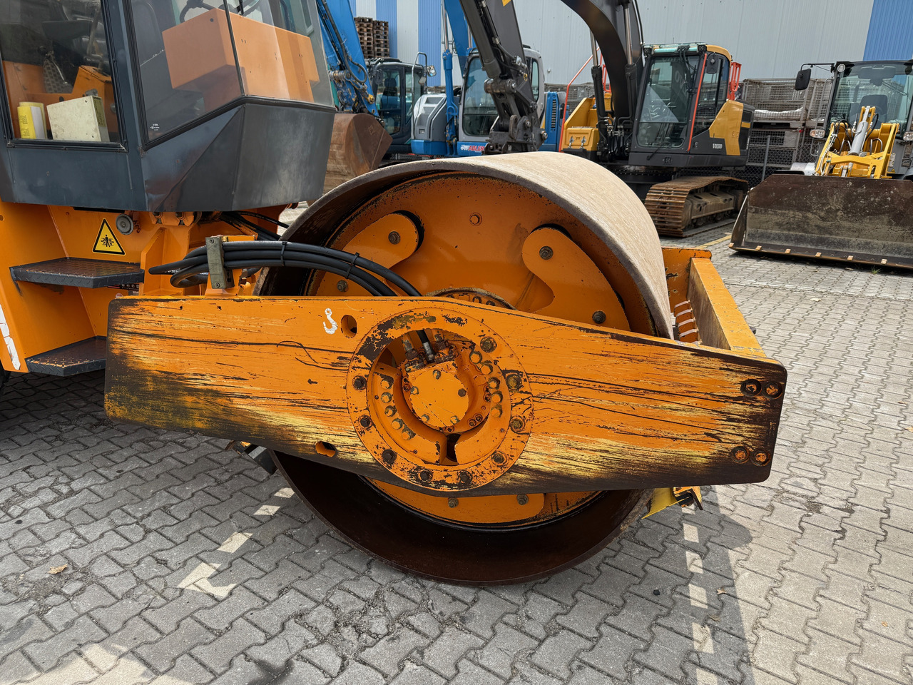 Compactor Bomag BW 213D-2 Walzenzug: picture 13