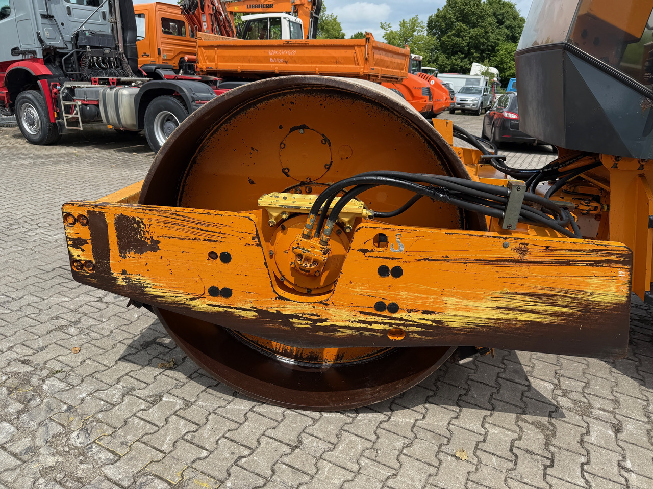 Compactor Bomag BW 213D-2 Walzenzug: picture 10