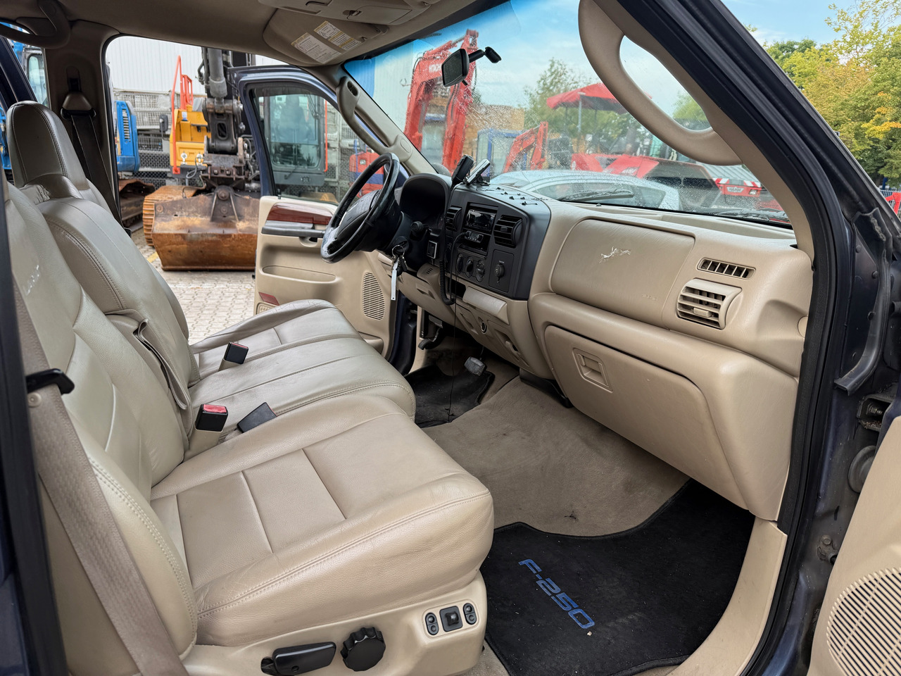 Pickup truck FORD F250: picture 21