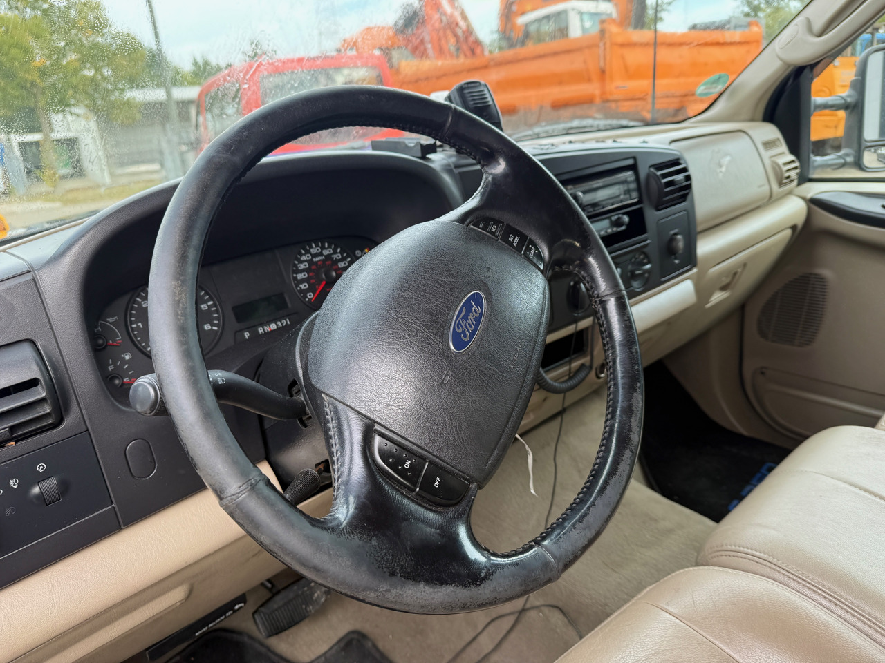 Pickup truck FORD F250: picture 16