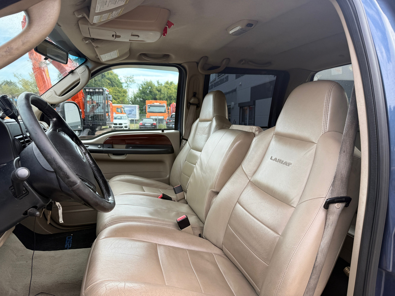 Pickup truck FORD F250: picture 15
