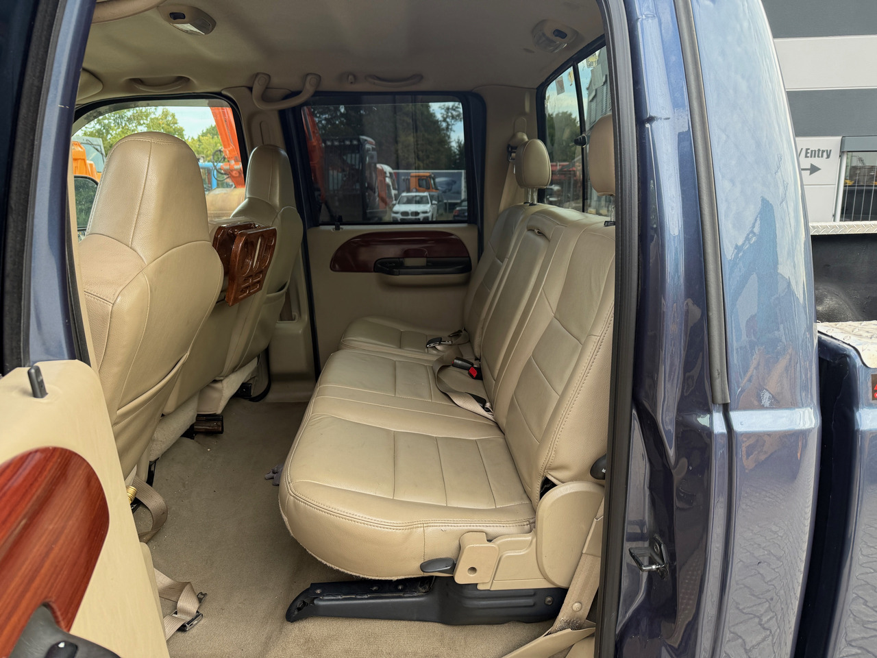 Pickup truck FORD F250: picture 17
