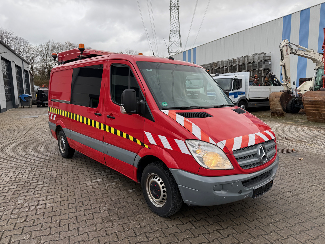 Mercedes-Benz 316 CDI Sprinter BF3 Schwertransportbegleitfahrzeug - Combi van: picture 3 Mercedes-Benz 316 CDI Sprinter BF3 Schwertransportbegleitfahrzeug - Combi van: picture 3