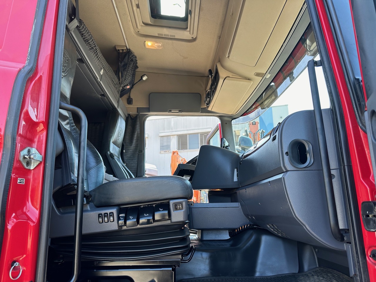 Hook lift truck Scania R580 Abrollkipper V8 Mit Küpper Weisser Enteisungsgerät 45m: picture 17