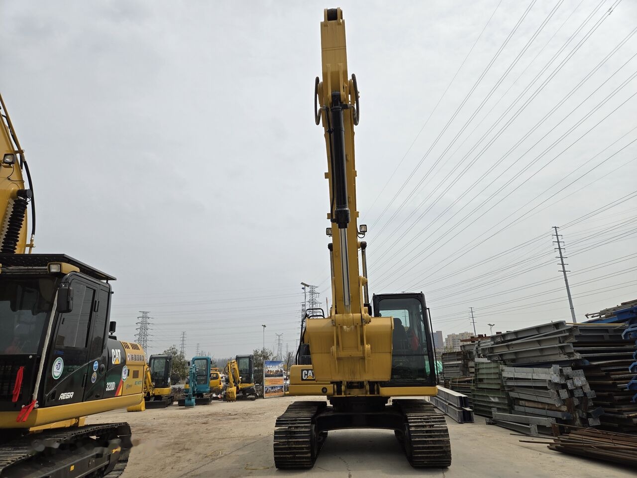 Crawler excavator Caterpillar 320GC: picture 6