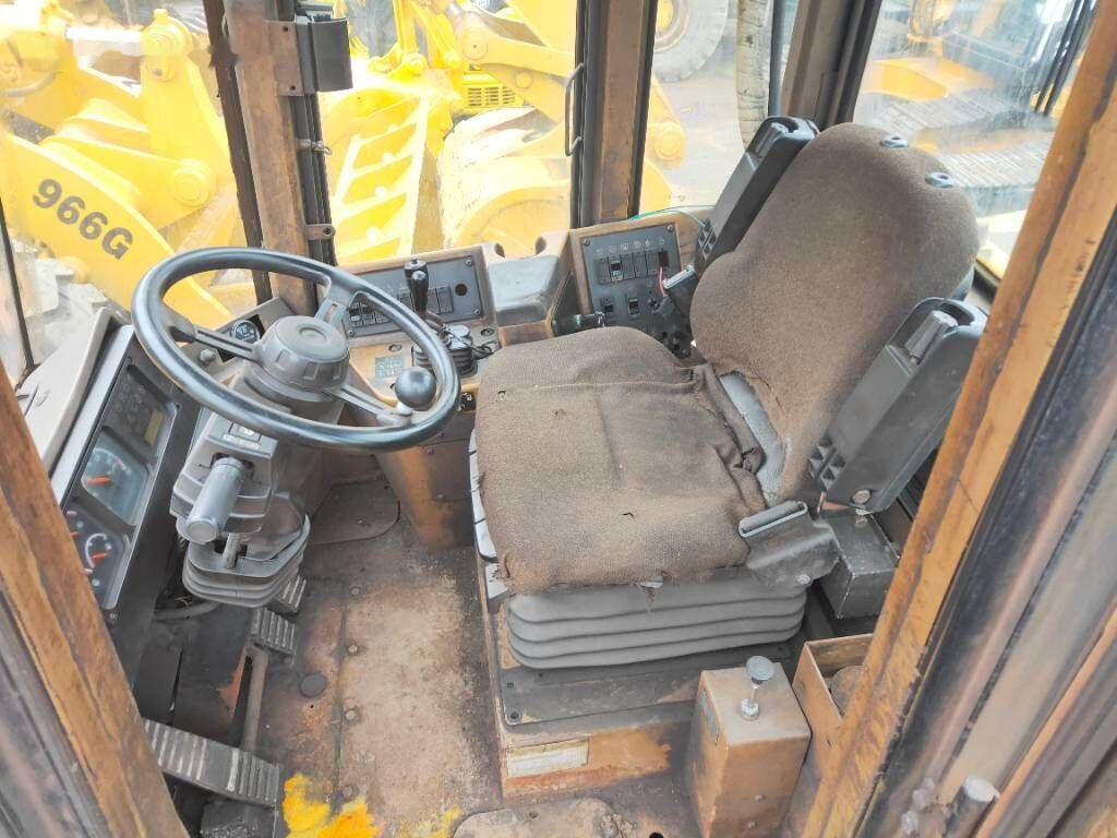 Wheel loader Caterpillar 966 F: picture 10