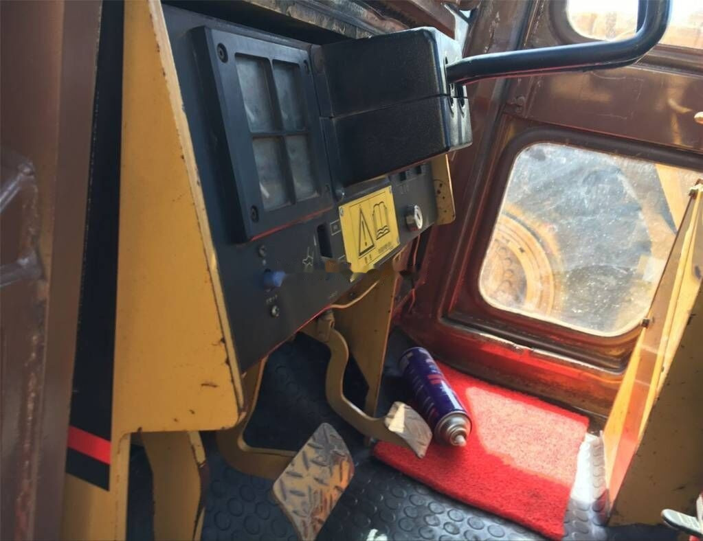 Caterpillar D4C - Bulldozer: picture 4 Caterpillar D4C - Bulldozer: picture 4