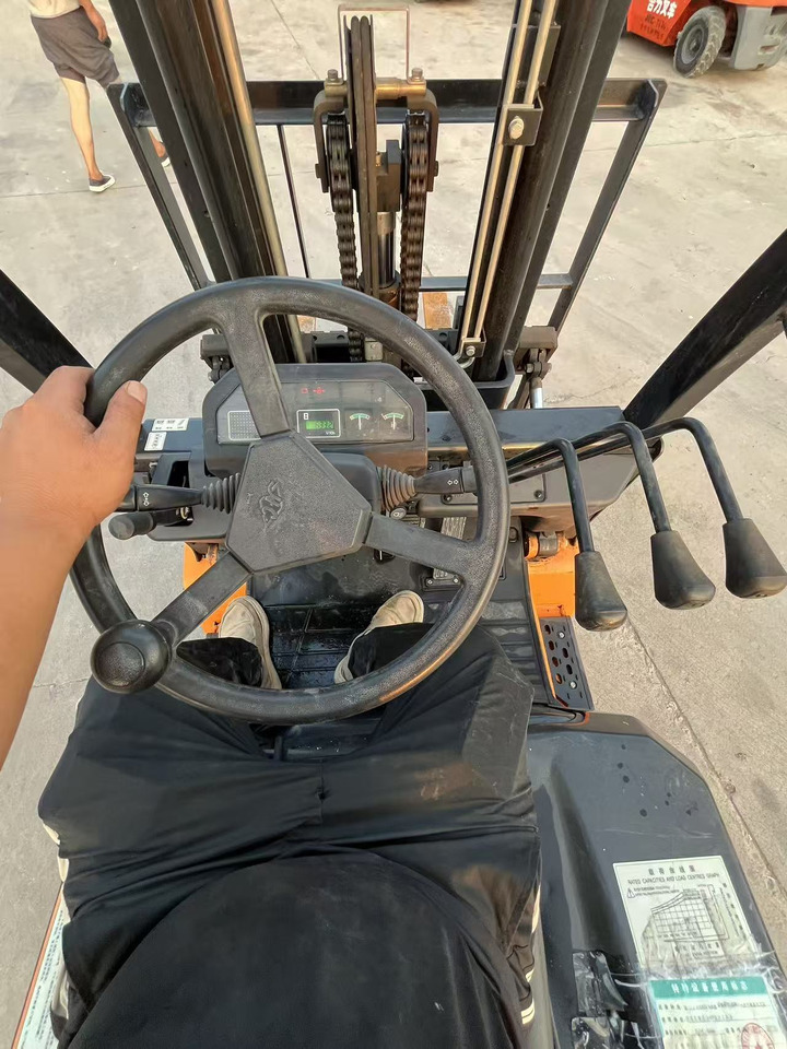 Diesel forklift HangCha R30DZ: picture 7 Diesel forklift HangCha R30DZ: picture 7