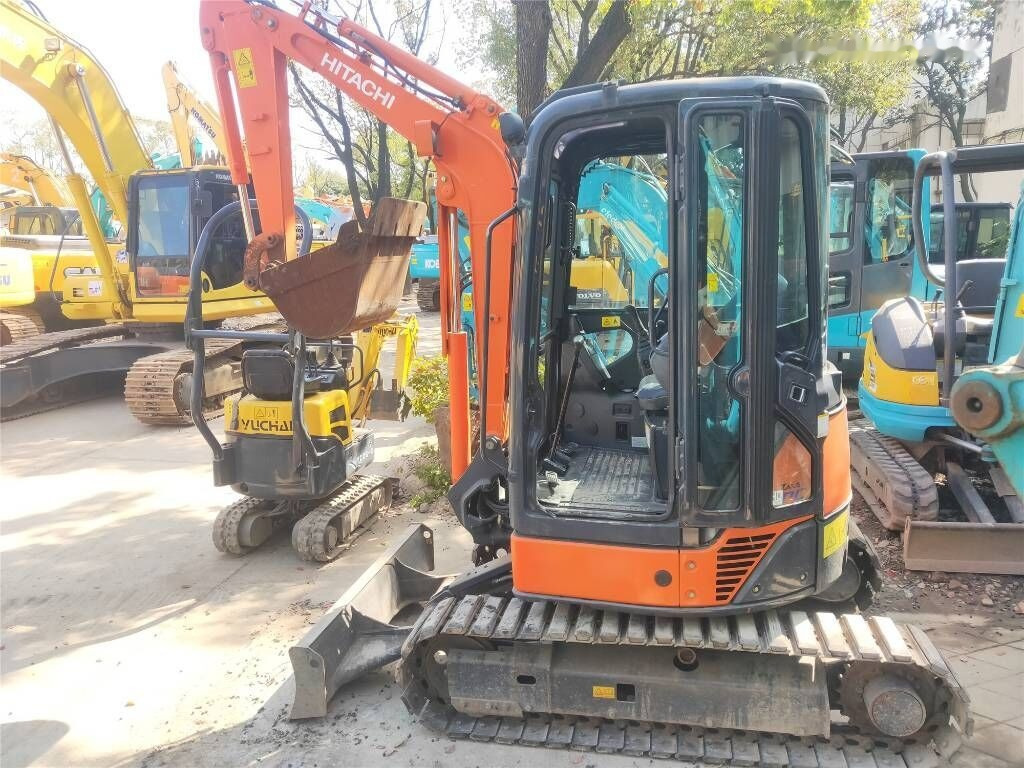 Hitachi ZX 30 - Mini excavator: picture 2 Hitachi ZX 30 - Mini excavator: picture 2