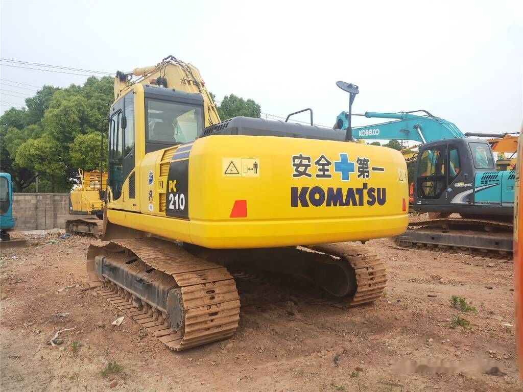 Komatsu PC210-8 - Crawler excavator: picture 2 Komatsu PC210-8 - Crawler excavator: picture 2