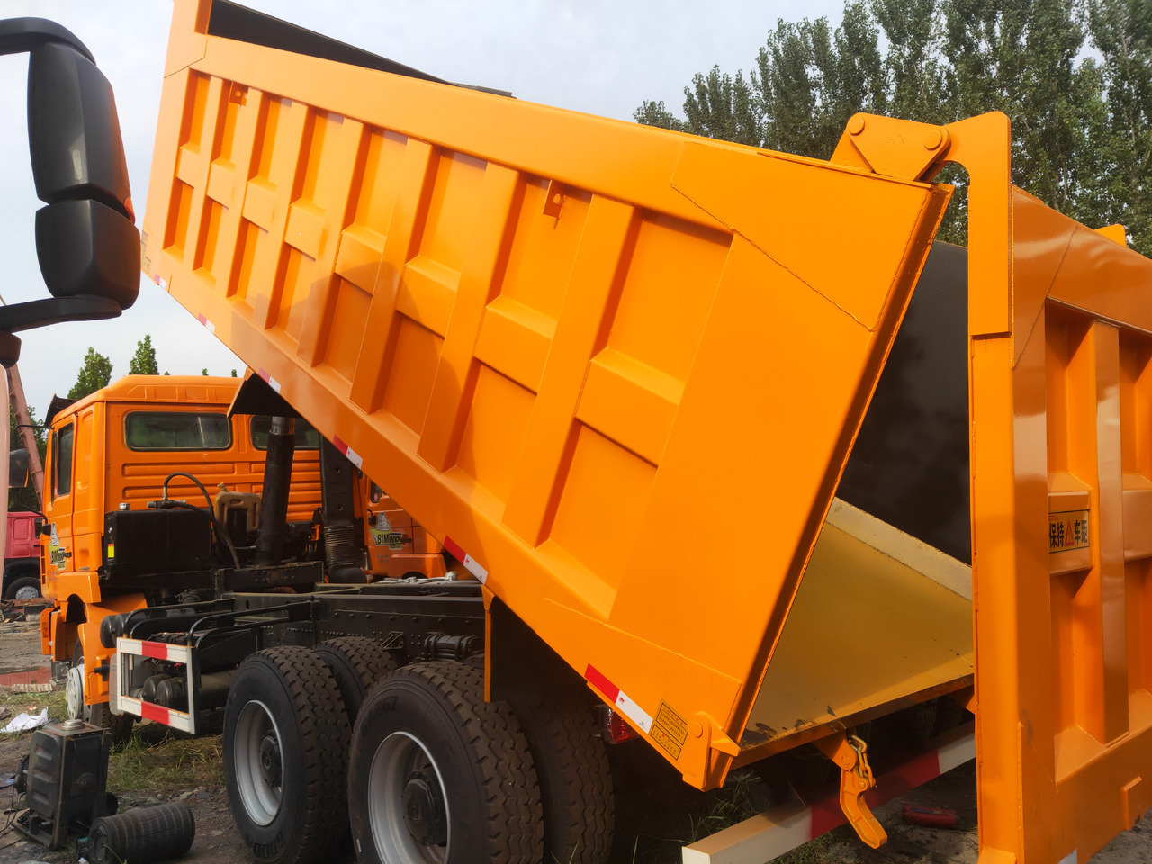 Shacman F3000 6*4 Dump truck - Tipper: picture 3 Shacman F3000 6*4 Dump truck - Tipper: picture 3