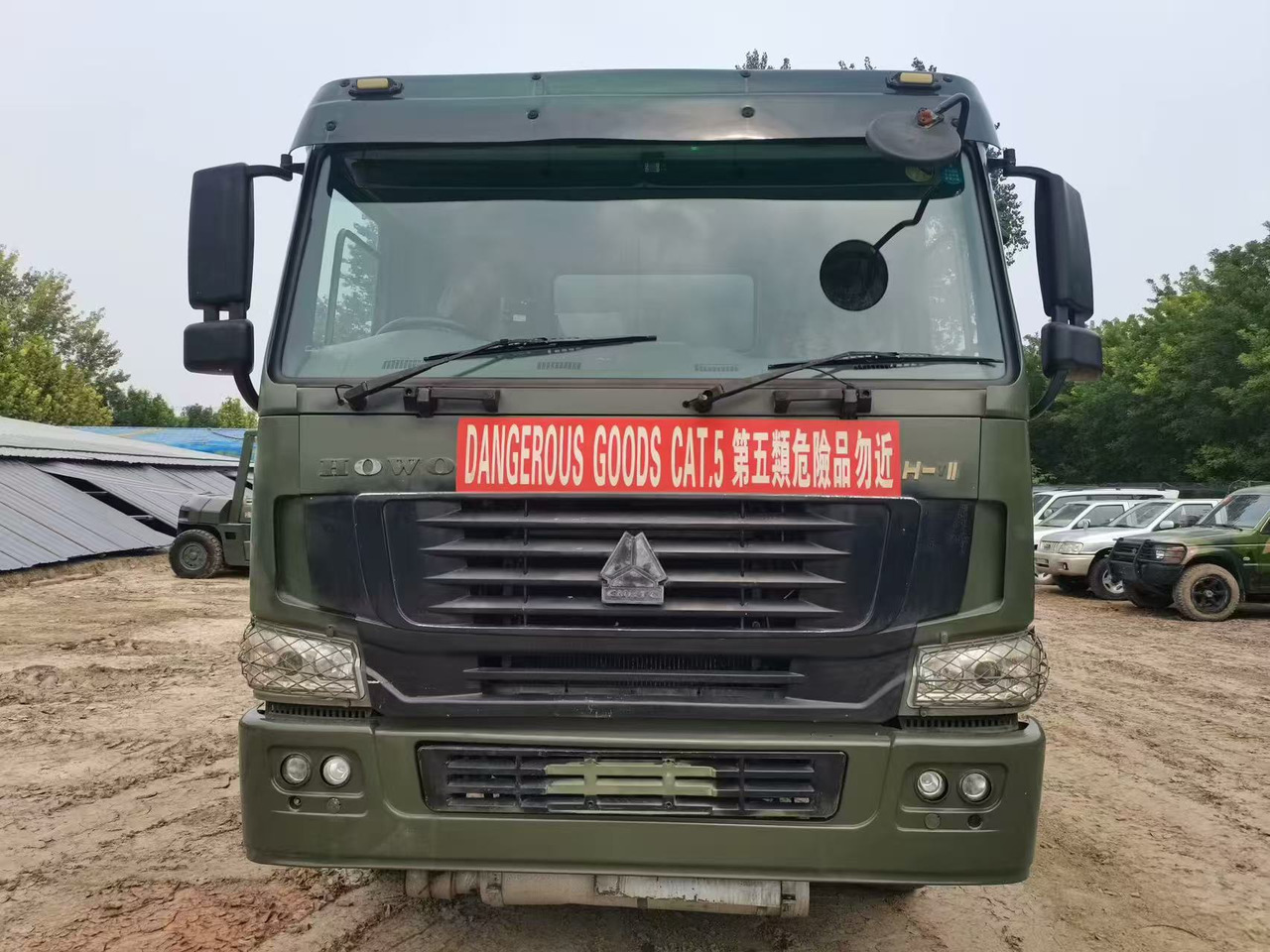 Sinotruk HOWO - Tank truck: picture 4 Sinotruk HOWO - Tank truck: picture 4