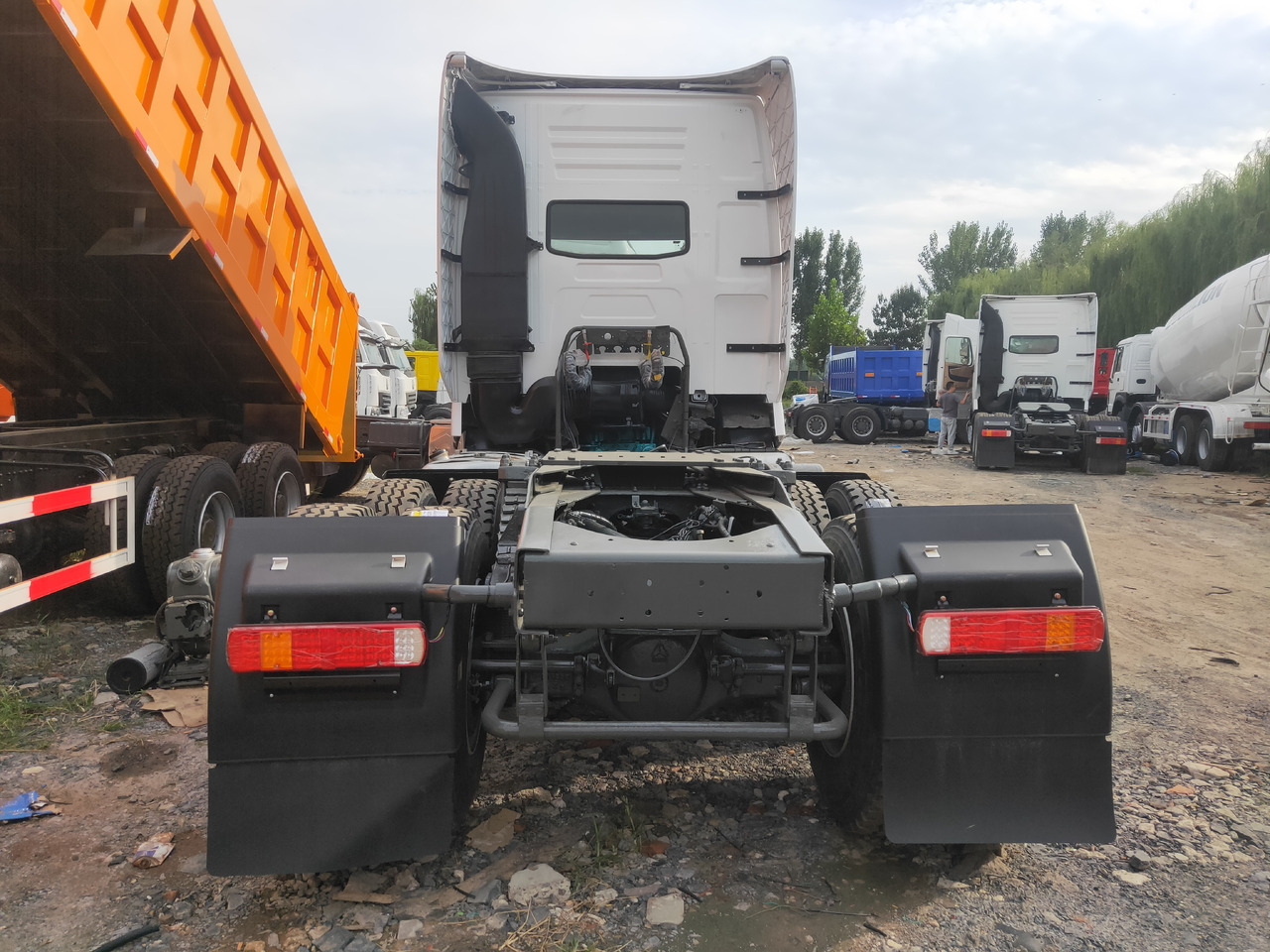 Tractor unit Sinotruk HOWO A7 6*4 Tractor: picture 10