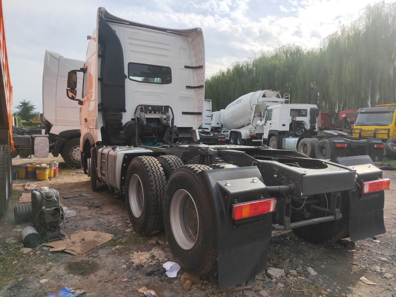 Tractor unit Sinotruk HOWO A7 6*4 Tractor: picture 7