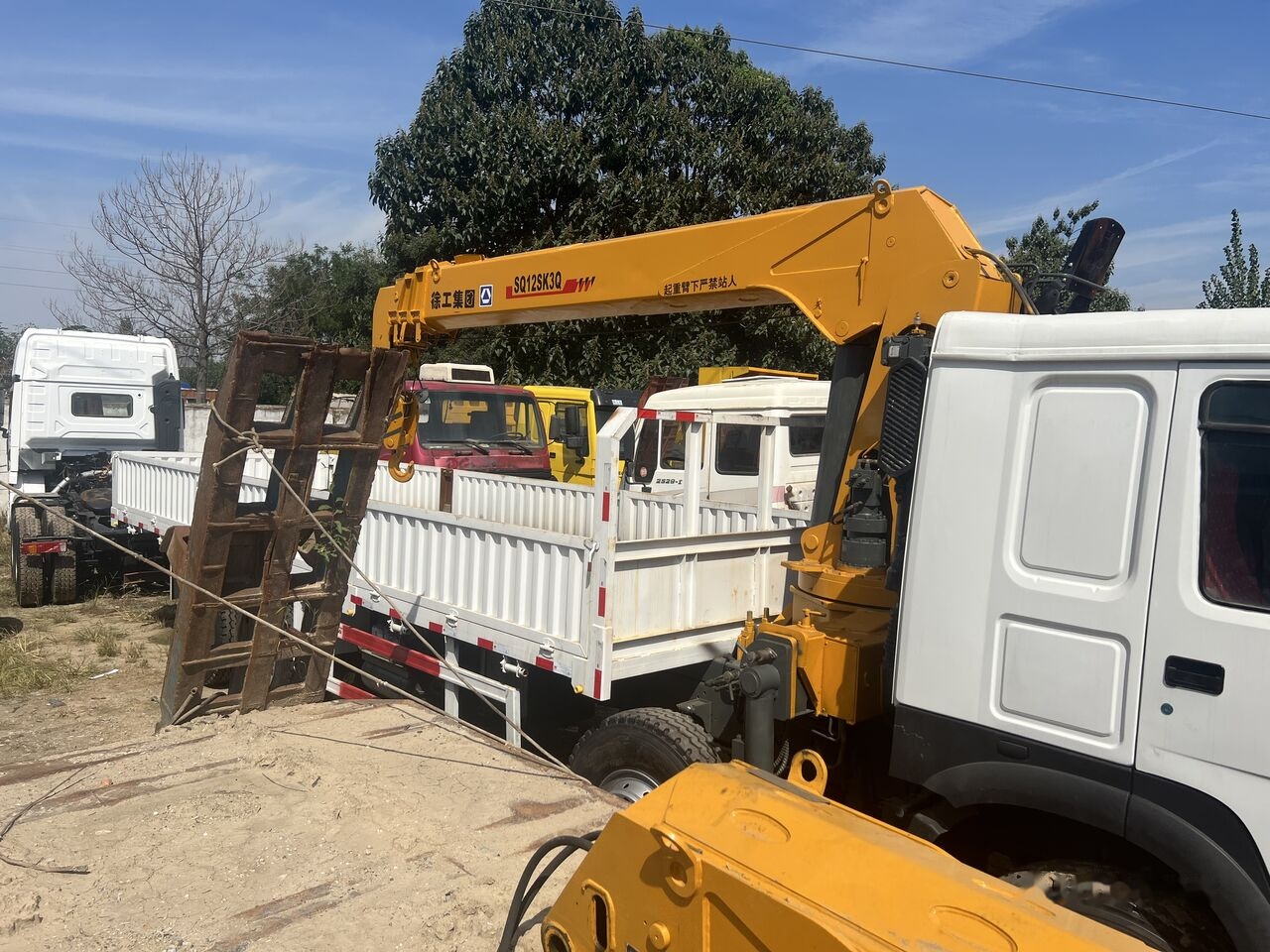 XCMG SQ12SK3Q Selfloader Truck - Loader crane: picture 1 XCMG SQ12SK3Q Selfloader Truck - Loader crane: picture 1