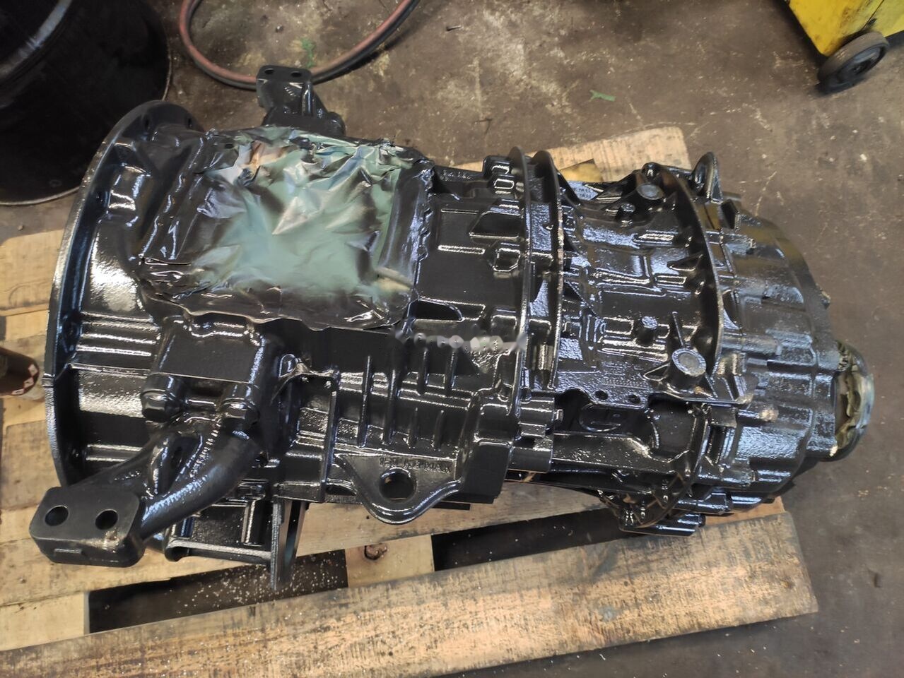 MAN (ZF 12AS1210TD) - Gearbox for Truck: picture 1 MAN (ZF 12AS1210TD) - Gearbox for Truck: picture 1
