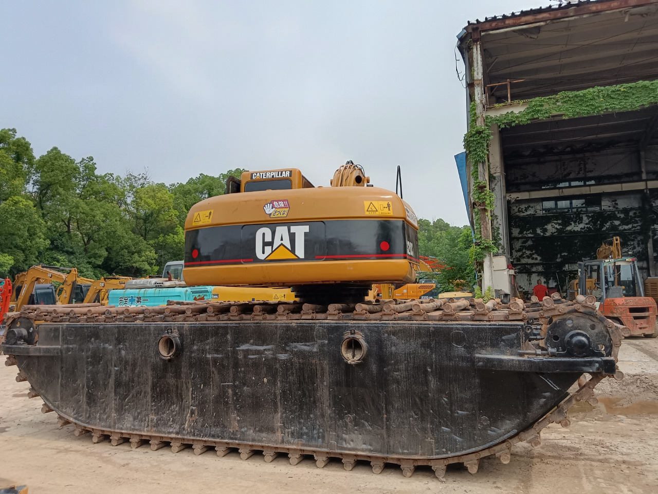 CATERPILLAR 320 BL 320 CL Customizable Dredger - Amphibious excavator: picture 2 CATERPILLAR 320 BL 320 CL Customizable Dredger - Amphibious excavator: picture 2