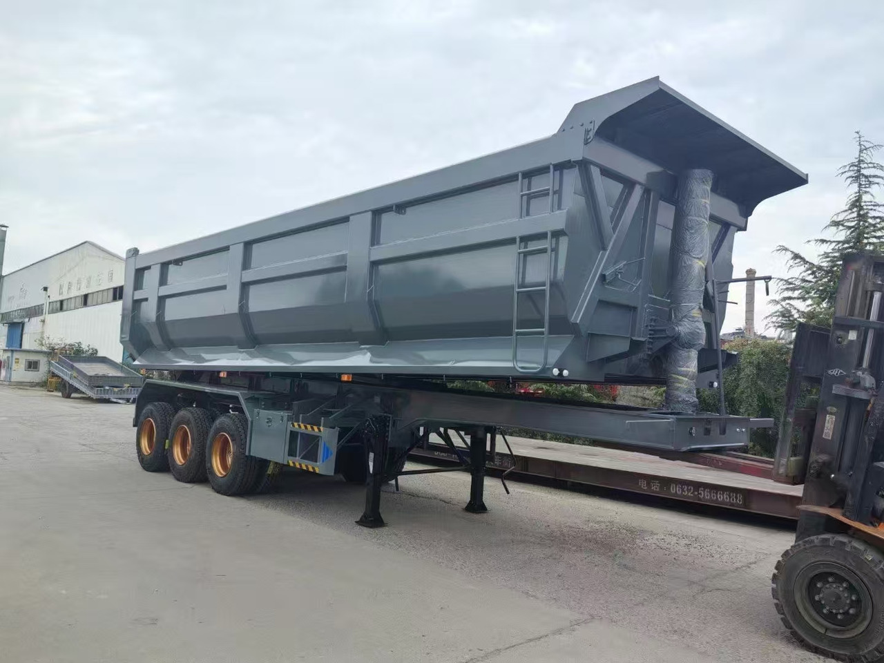 Customizable tipper semi trailers available - Tank semi-trailer: picture 5 Customizable tipper semi trailers available - Tank semi-trailer: picture 5
