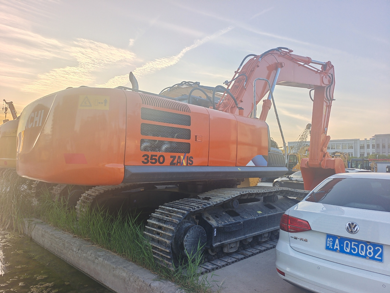 HITACHI ZX350H-5G ZX 350 - Crawler excavator: picture 1 HITACHI ZX350H-5G ZX 350 - Crawler excavator: picture 1