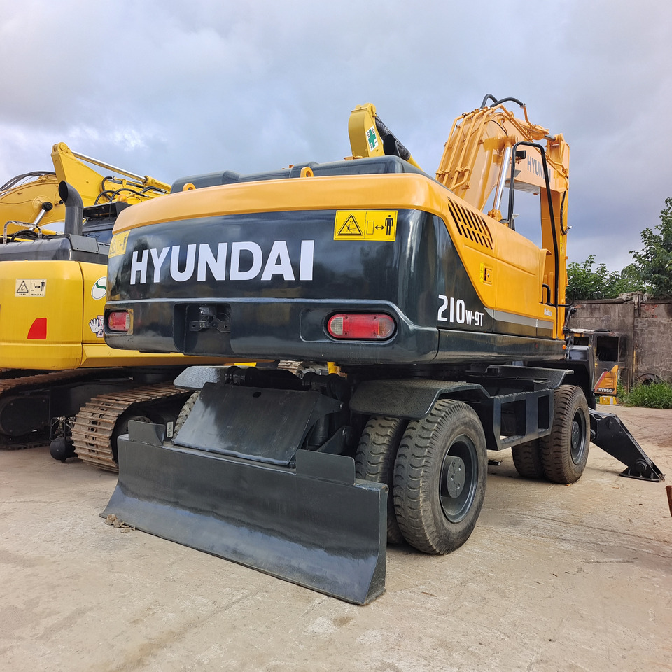 HYUNDAI 210W-9T - Wheel excavator: picture 1 HYUNDAI 210W-9T - Wheel excavator: picture 1