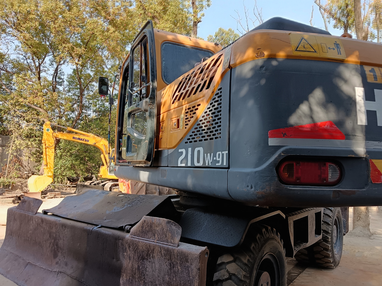 HYUNDAI R210W-9 - Wheel excavator: picture 3 HYUNDAI R210W-9 - Wheel excavator: picture 3